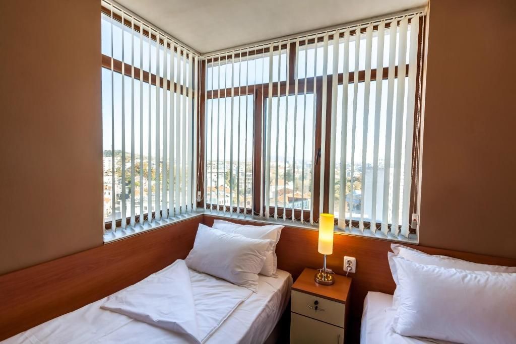 Гостевой дом Panorama Top Floor Rooms in Hotel Tundzha Ямбол
